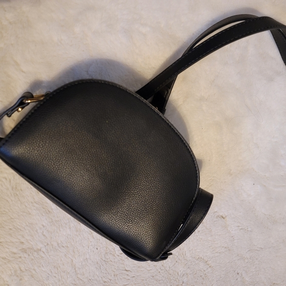 Love and Lore Vegan leather crossbody - Picture 3 of 3